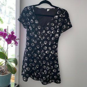 Divided by H&M 90s Black Daisy floral button-up Mini Dress - size 6